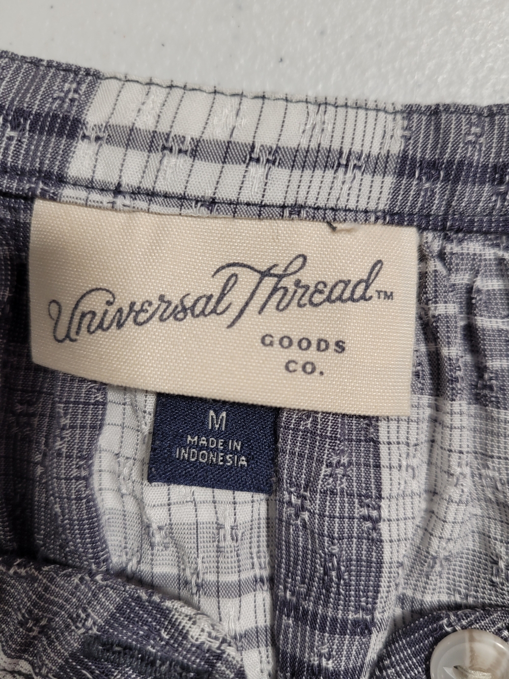 Universal Thread Navy and White Plaid Button-Front Women’s Shirt - Picture 2 of 3